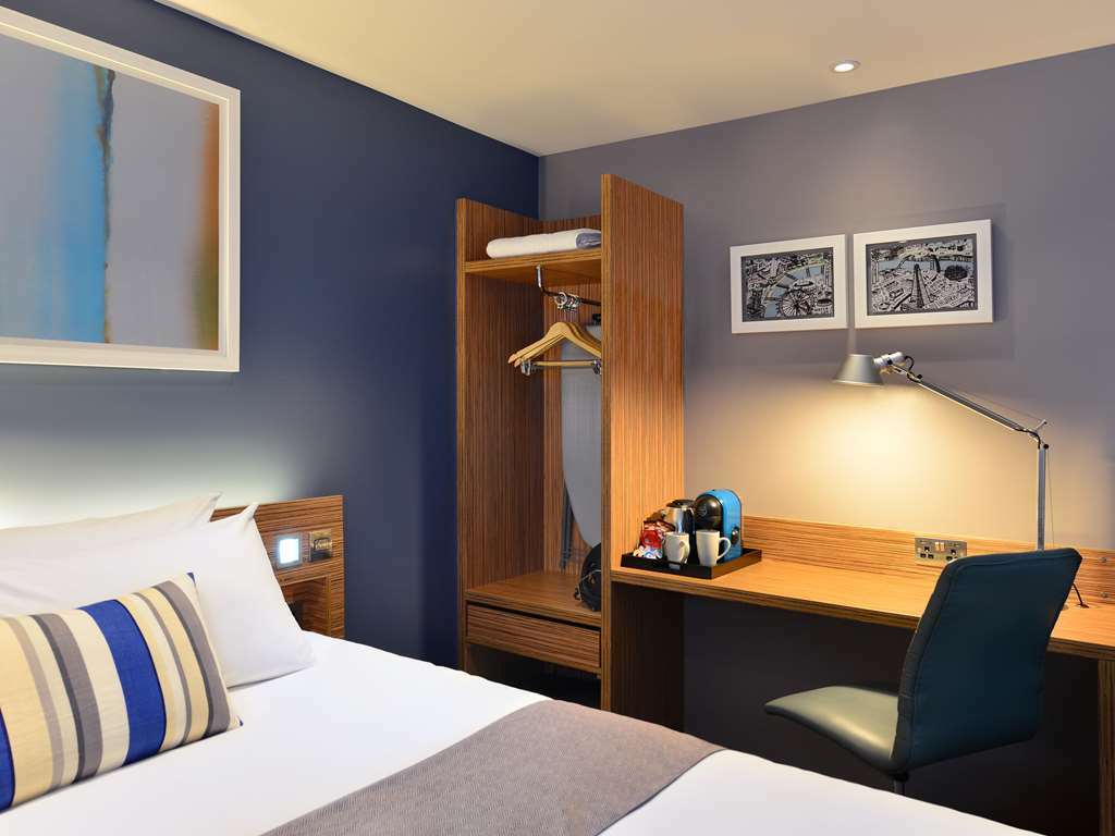 Travelodge London Docklands Habitación foto